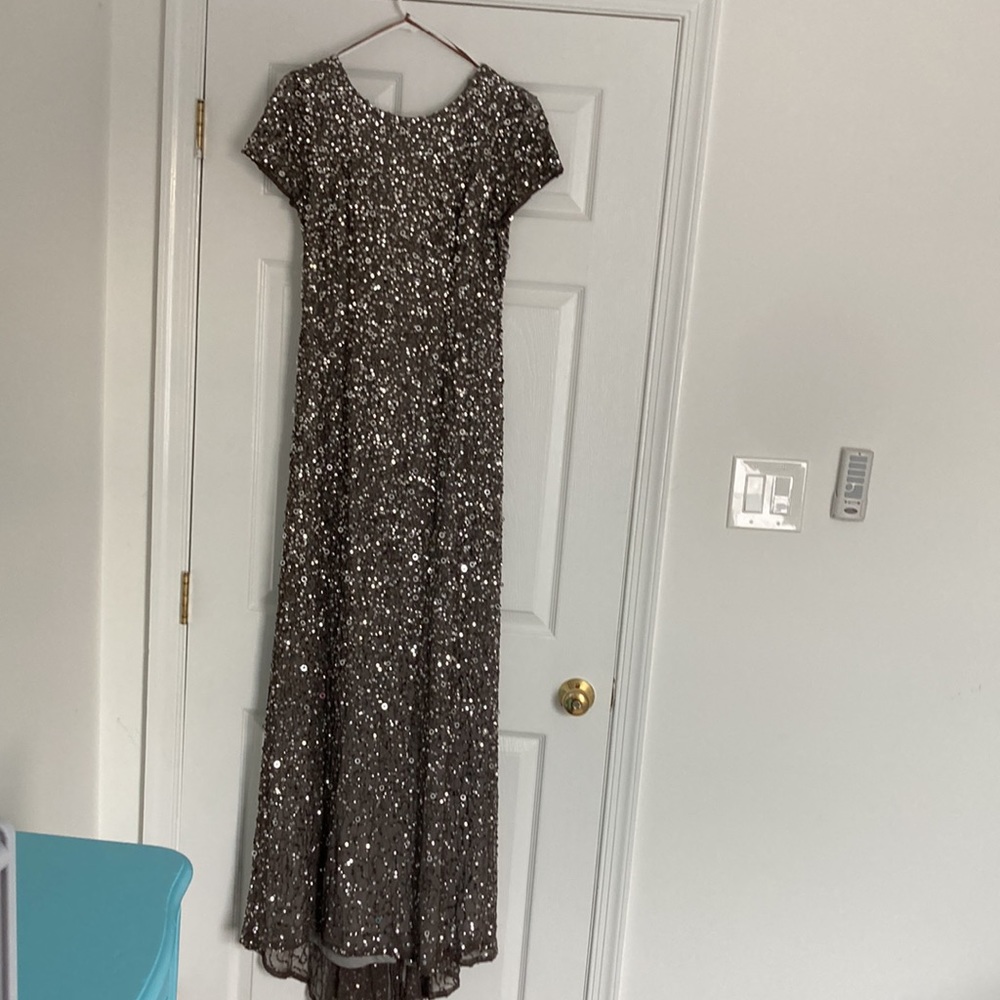 Perfect condition, elegant. Short train